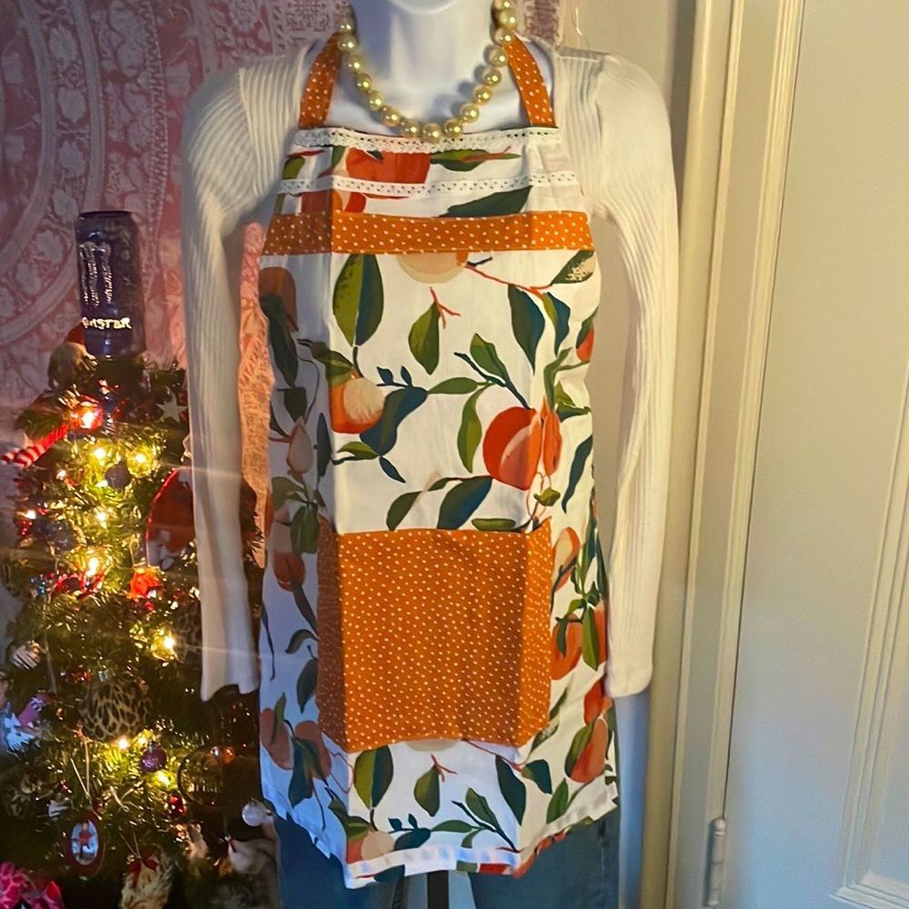 Handmade “Feelin Peachy” Apron 🍑